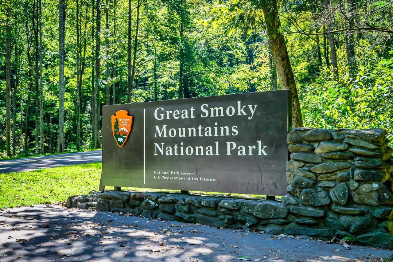 Mountains R Calling, Cozy Hideaway, King Beds, Hot-Tub, Arcade, Ev Ready Pigeon Forge Zewnętrze zdjęcie